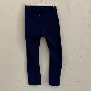 Lululemon Wonder under cropped navy blue leggings! Size 6